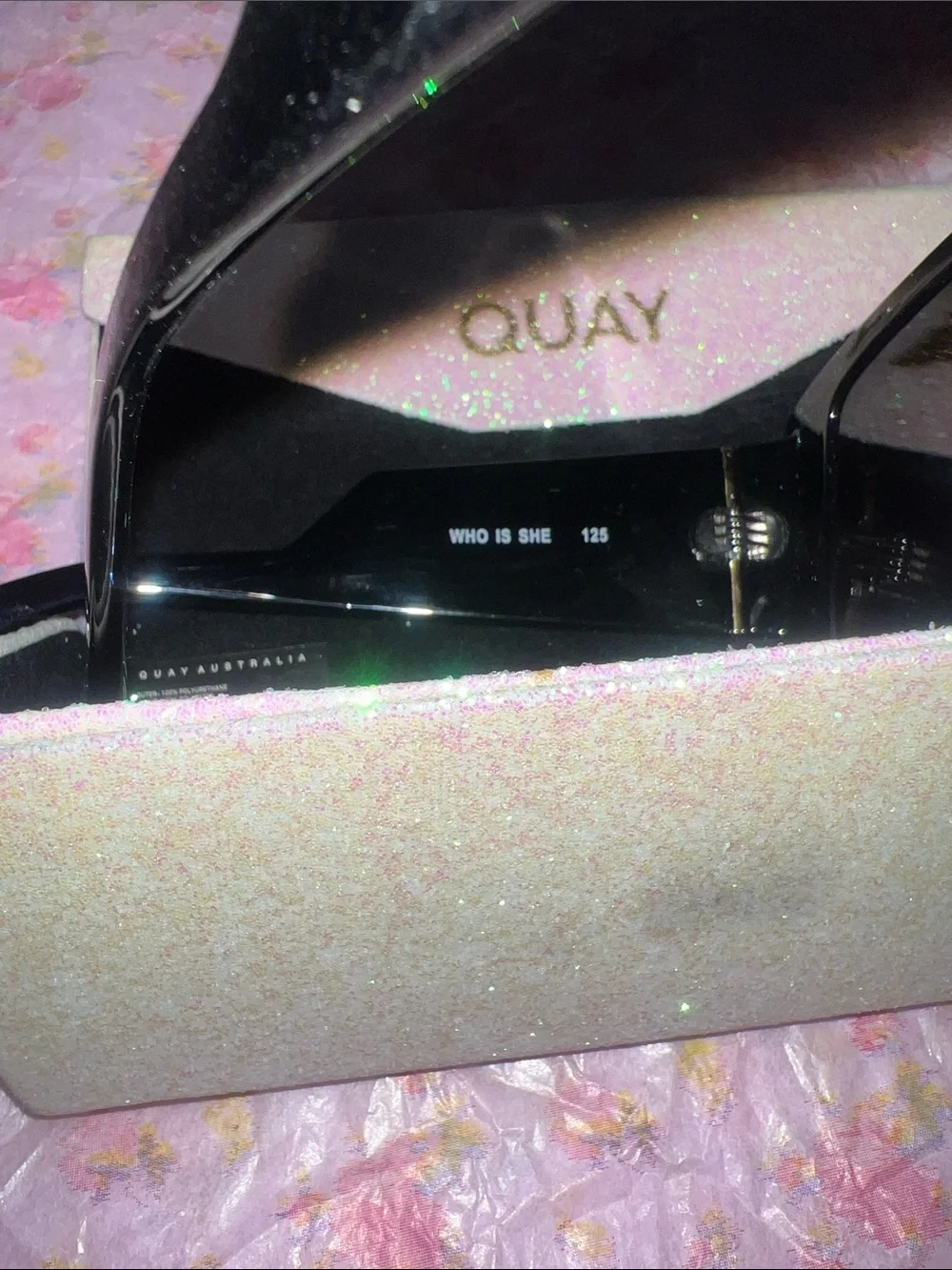 QUAY 🎀💕WHO IS SHE  Oversized Black Gradient Lens Sunglasses 🕶️ 🤍🩷